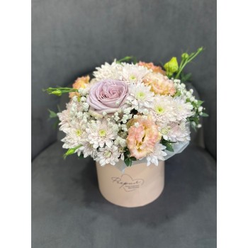 Композиция в фирменной коробке 